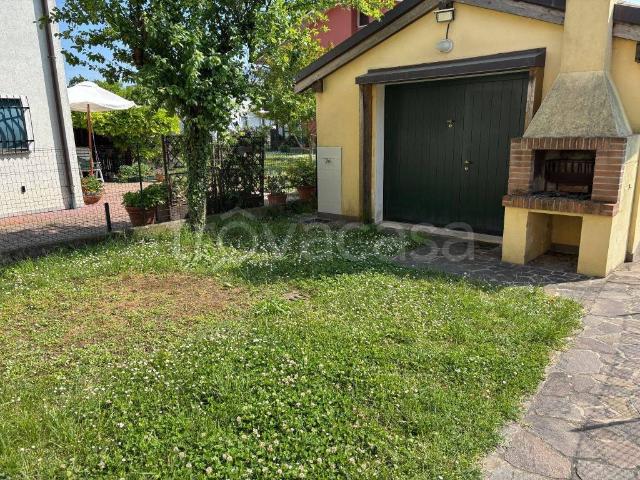 Villa a Schiera in in affitto da privato a Meolo via Roma, 96, giardino, box, terrazzo TrovaCasa
