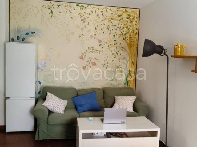 Villa a Schiera in in affitto da privato a Pomezia via Dora Baltea, 24, posto auto, da privato, ristrutturato TrovaCasa