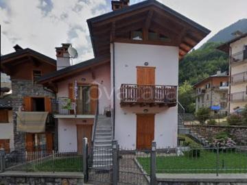 Villa a Schiera in in affitto da privato a Valbondione via Onorevole Tarcisio Pacati, 51, da privato, caminetto TrovaCasa
