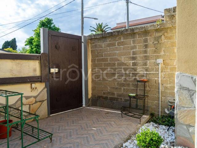 Villa a Schiera in in affitto da privato ad Anzio via Stella, 34, giardino privato, posto auto, terrazzo TrovaCasa