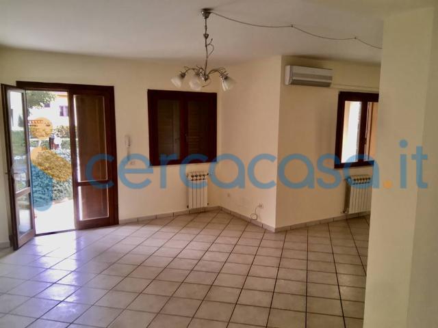 Villa a schiera in ottime condizioni, in affitto in Via Giuseppe Cannizzaro 6, Siracusa