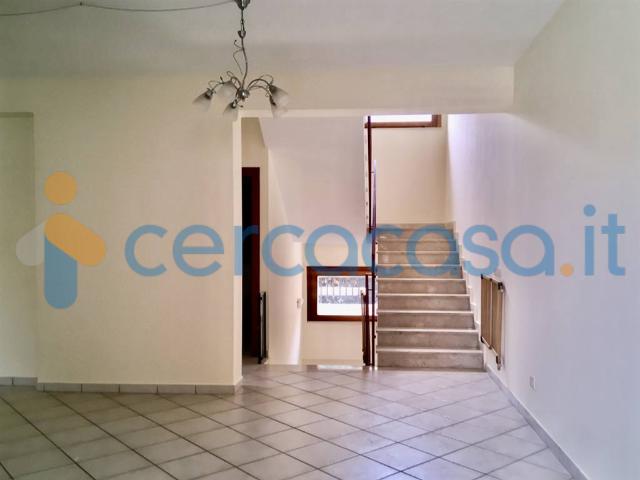 Villa a schiera in ottime condizioni, in affitto in Via Giuseppe Cannizzaro 6, Siracusa