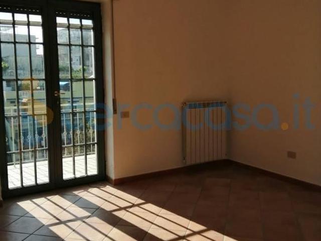 Villa a schiera in ottime condizioni, in affitto in Via Roma, Monte Di Procida