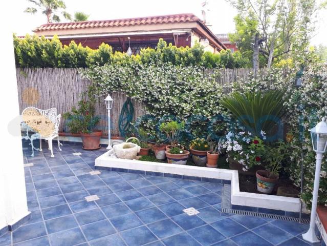 Villa a schiera in ottime condizioni, in affitto in Strada Provinciale Circumlago Di Lucrino, Pozzuoli