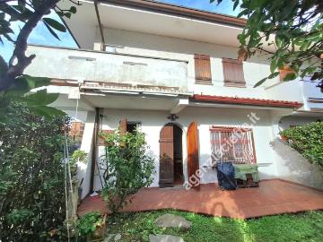 VILLA A SCHIERA in VENDITA a MASSA Marina di Massa di 4 vani