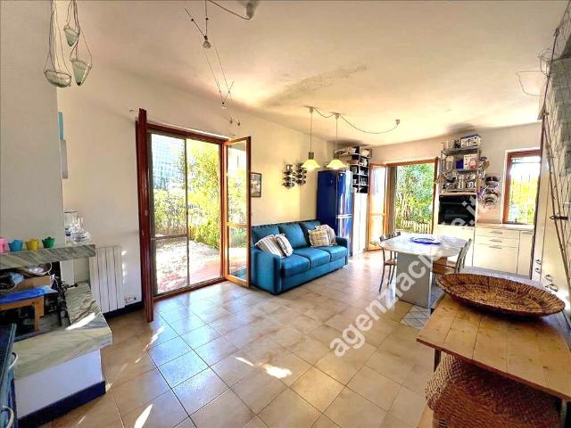 VILLA A SCHIERA in VENDITA a MASSA Marina di Massa di 4 vani