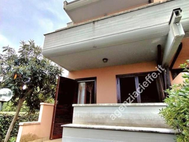 VILLA A SCHIERA in VENDITA a MASSA Marina di Massa di 6 vani