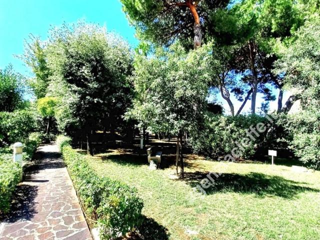 VILLA A SCHIERA in VENDITA a MASSA Marina di Massa di 3 vani