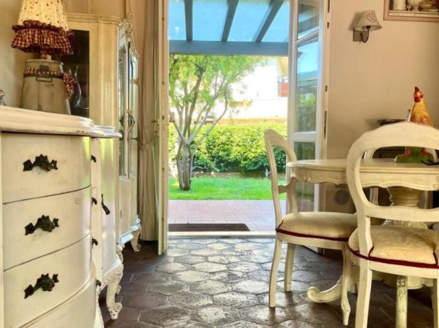 Villa a schiera in vendita a Massa via Puliche, 54100, Marina Di Massa