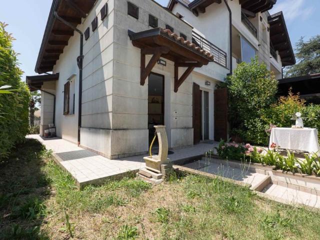 Villa a schiera in vendita a Misano Adriatico via Villeneuve 15