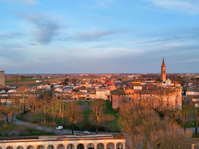 Villa a schiera in vendita a Monticelli D'Ongina