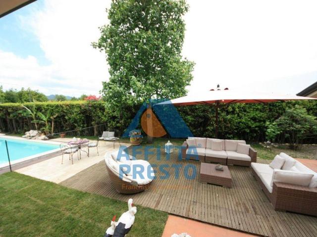 Villa a schiera in vendita a Camaiore
