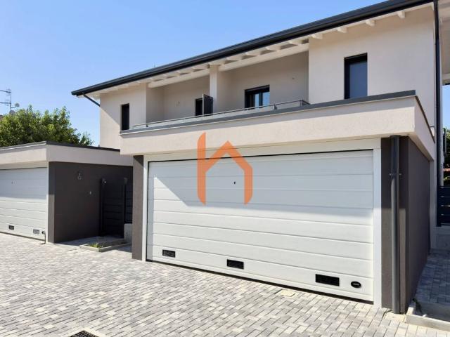 Villa a schiera in vendita a Castronno via Papa Giovanni XXIII