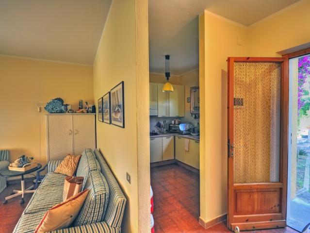VILLA A SCHIERA in VENDITA a CAPOLIVERI di 4 vani