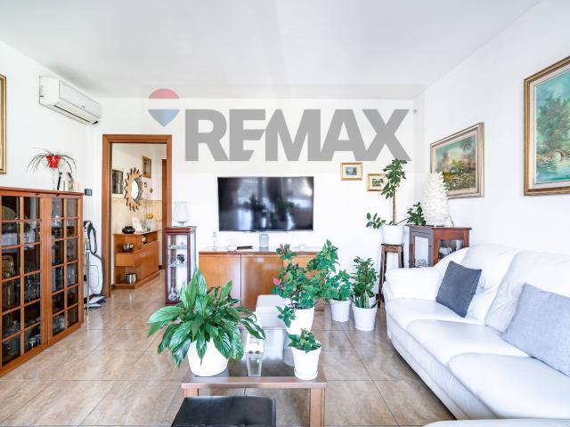Villa a schiera in vendita a Caronno Pertusella