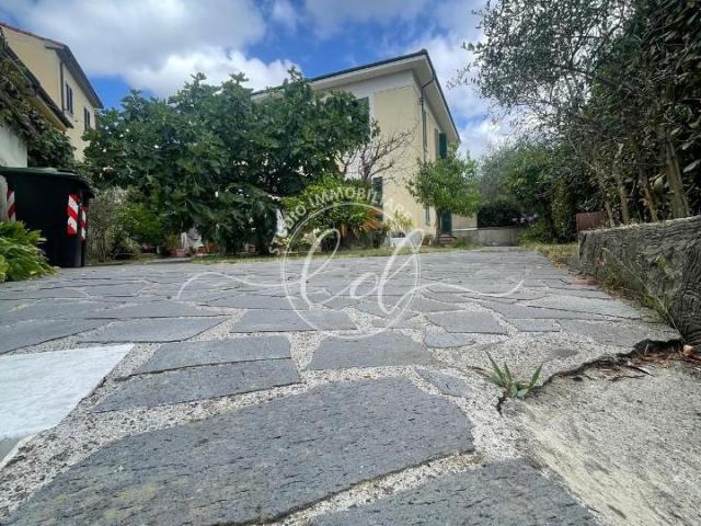 Porzione di casa in vendita a Carrara