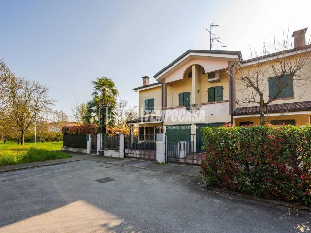 Villa a schiera in vendita a Correggio