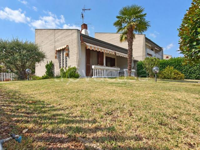 Villa a schiera in vendita a Ferno via Leonardo da Vinci, 61