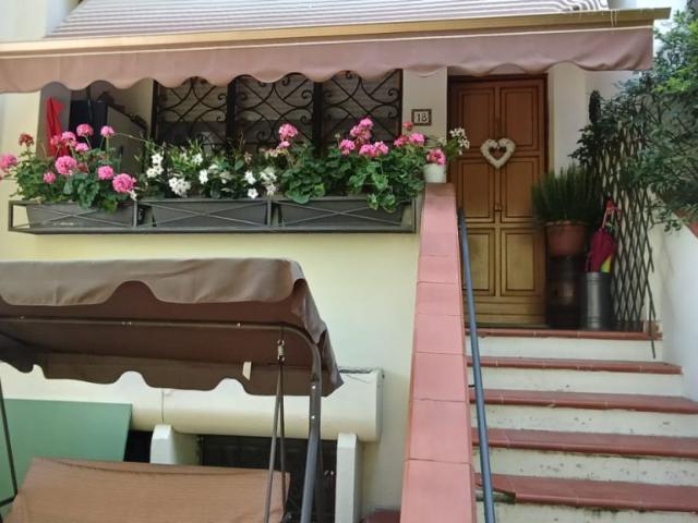 VILLA A SCHIERA in VENDITA a FIRENZE CASTELLO / SODO / SESTESE di 6 vani