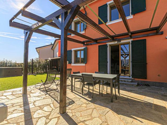 Villa bifamiliare in vendita a Genova