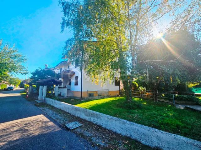 Villa a schiera in vendita a Lucinico, Gorizia