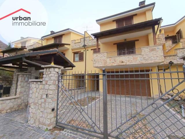 Villa a schiera in vendita a L'Aquila via Vascarella, Coppito Preturo