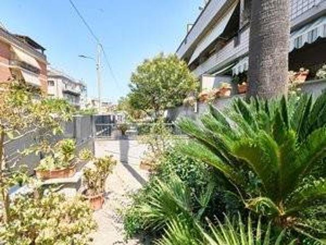 Villa a schiera in vendita a Latina via Albiola, 11, Centro