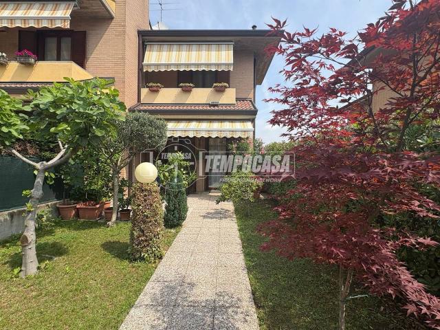 Villa a schiera in vendita a Lazzate