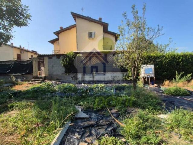 Villa a schiera in vendita a Pizzighettone via Calabria 34