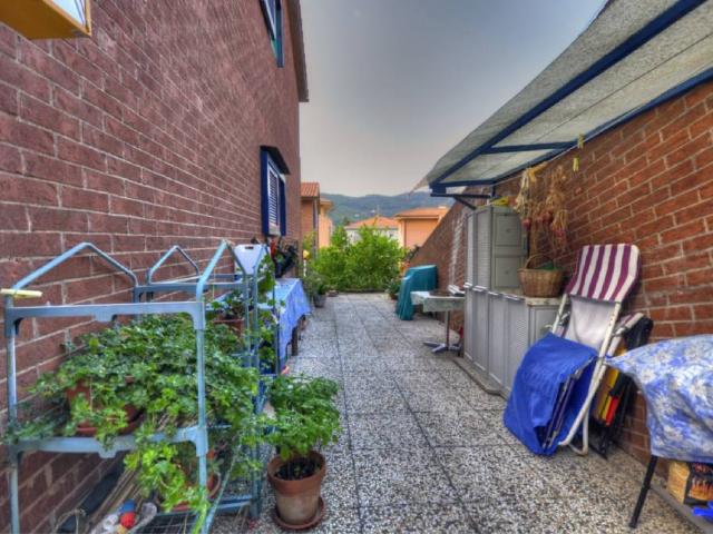 VILLA A SCHIERA in VENDITA a PORTO AZZURRO CENTRO di 4 vani