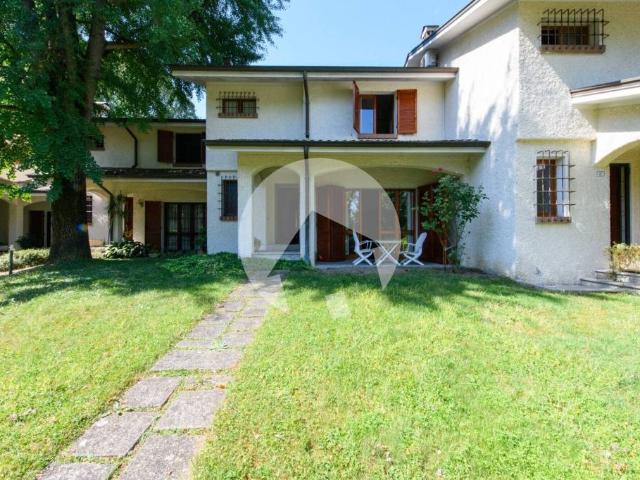 Villa a schiera in vendita a Reggio nell'Emilia via Guido de Ruggiero, Baragalla Canalina