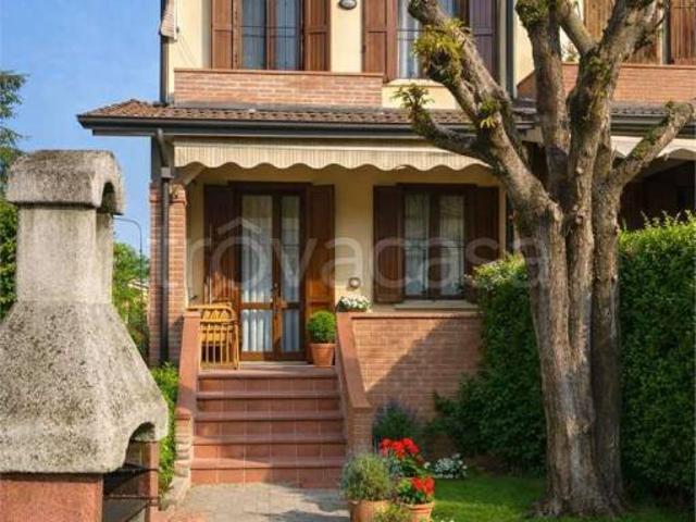 Villa a schiera in vendita a Reggio nell'Emilia via Mascagni, Carrozzone