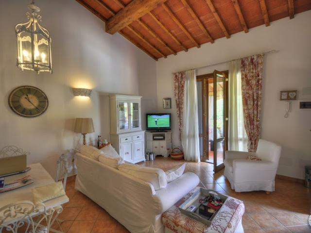 VILLA A SCHIERA in VENDITA a RIO RIO NELL'ELBA di 8 vani