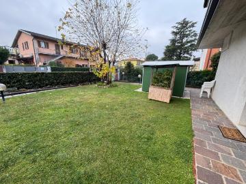 VILLA A SCHIERA in VENDITA a SIRMIONE di 5 vani