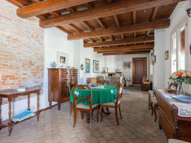 Villa bifamiliare quadrilocale 420mq