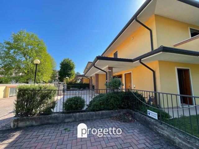 Villa a schiera via Martiri della Libertà 5, Centro, Quinto Vicentino