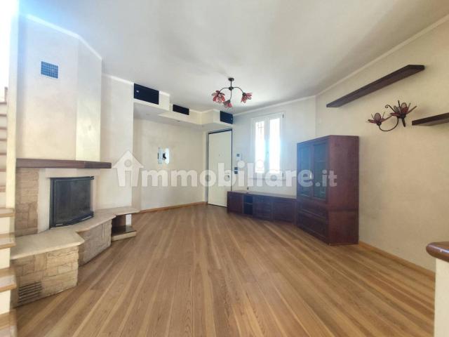 Villa a schiera via Monsignor Daffini, Provaglio d'Iseo