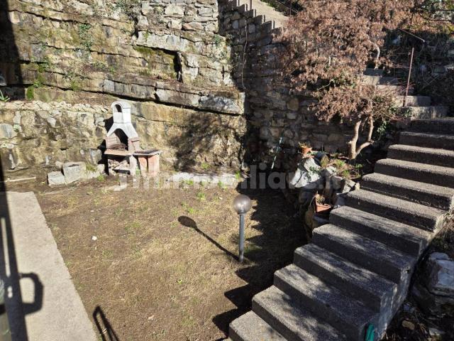 Villa a schiera via Cervino, Longone al Segrino