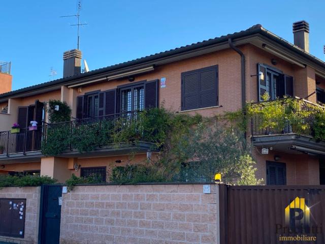 Villa a schiera via degli Estensi, Pisana Bravetta, Roma