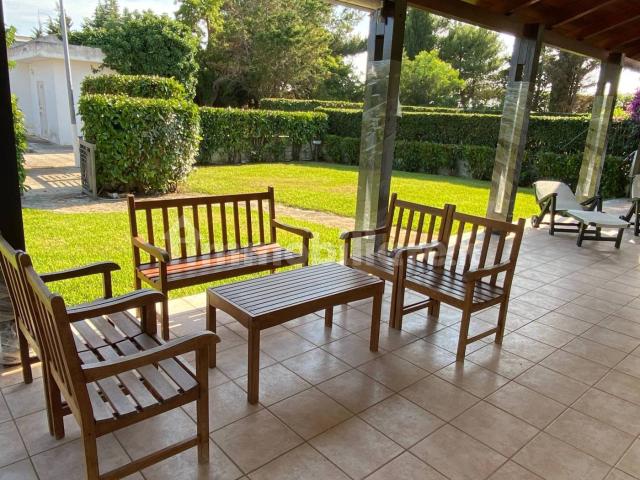 Villa a schiera via della Pineta, Specchiolla, Carovigno