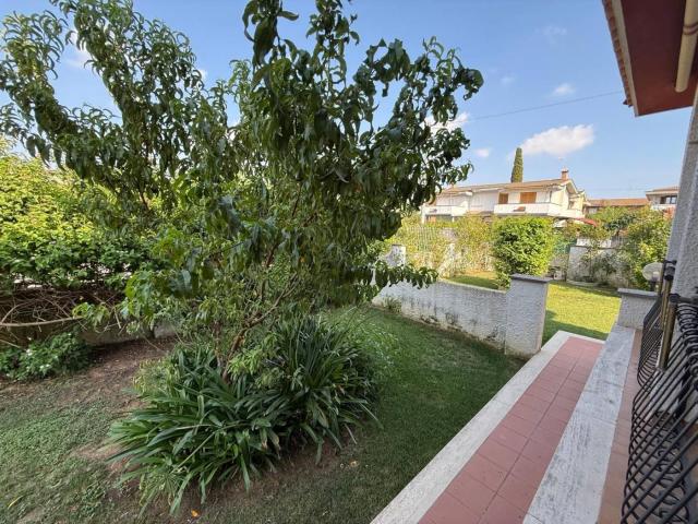 Villa a schiera via delle Bouganvillae, Villaggio Giornalisti Poggio, Anzio