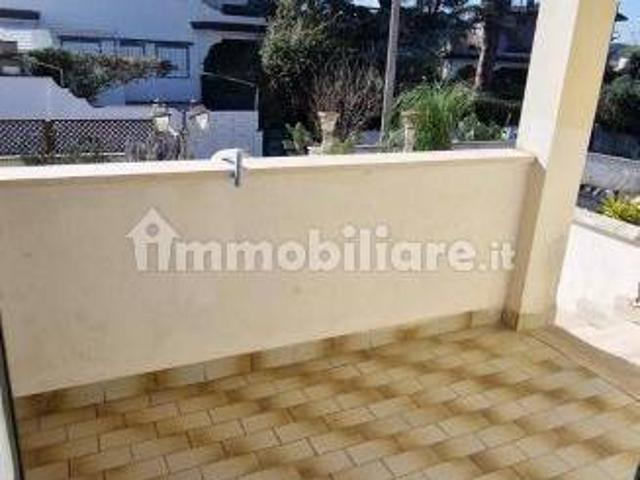 Villa a schiera via delle Dalie, Villaggio Giornalisti Poggio, Anzio
