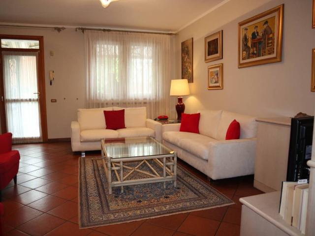 Villa a schiera via Giacomo Puccini 9, Area Lavanderie, Redecesio, Segrate