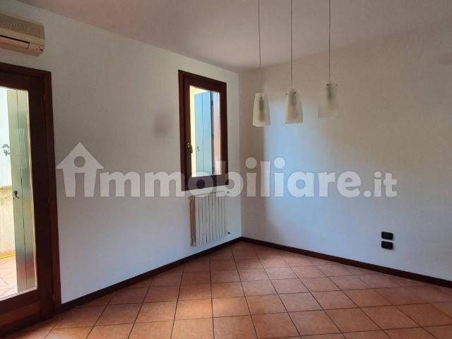 Villa a schiera via Giuseppe Benzi, Santa Maria del Sile, Treviso