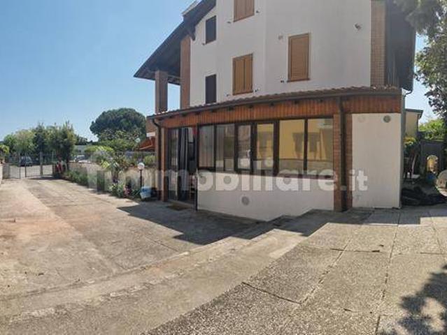 Villa a schiera via Passo di Costalunga 85, Lido degli Scacchi, Lido di Pomposa, Comacchio