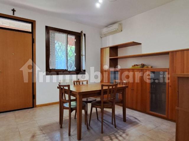 Villa a schiera via Romagna 27, Cento Paese, Cento