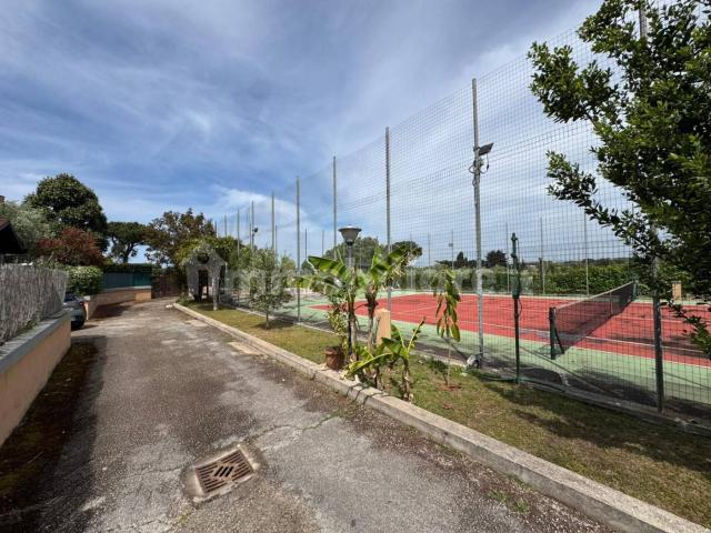 Villa a schiera via Valle Schioia, Villaggio Giornalisti Poggio, Anzio