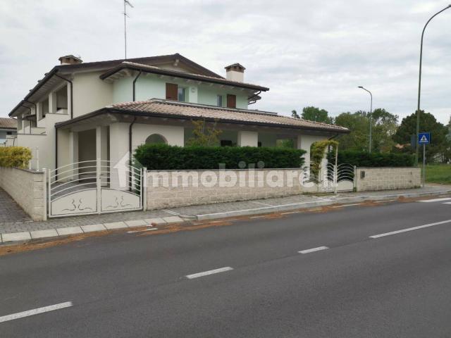 Villa a schiera viale Alpi Orientali Sud 84, Lido degli Scacchi, Lido di Pomposa, Comacchio