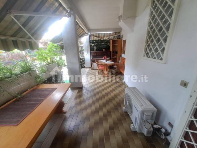 Villa a schiera viale dei Gerani 16, Villaggio Giornalisti Poggio, Anzio