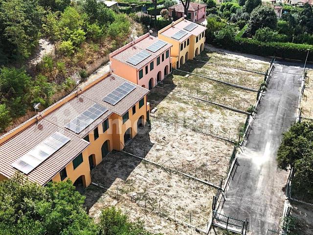 Villa a schiera viale India, Le Rughe, Formello